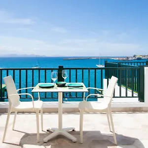 https://apartamentos-los-clicos.in-canary-islands.com