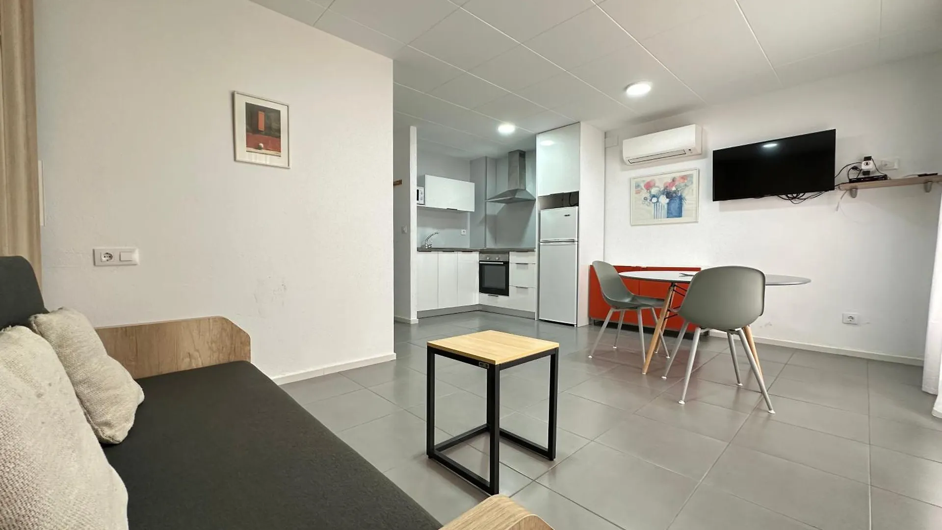 Agi Arago Studio Ρόζες Ισπανία