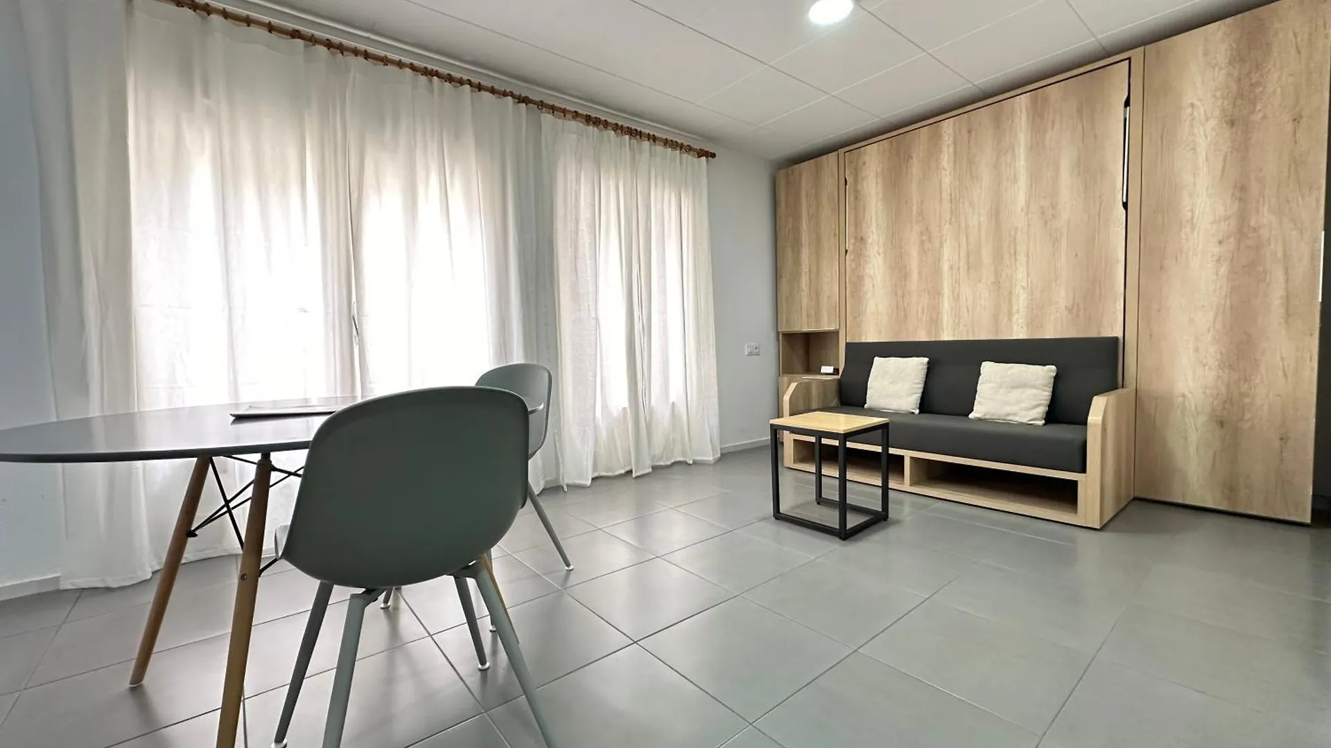 Agi Arago Studio Ρόζες
