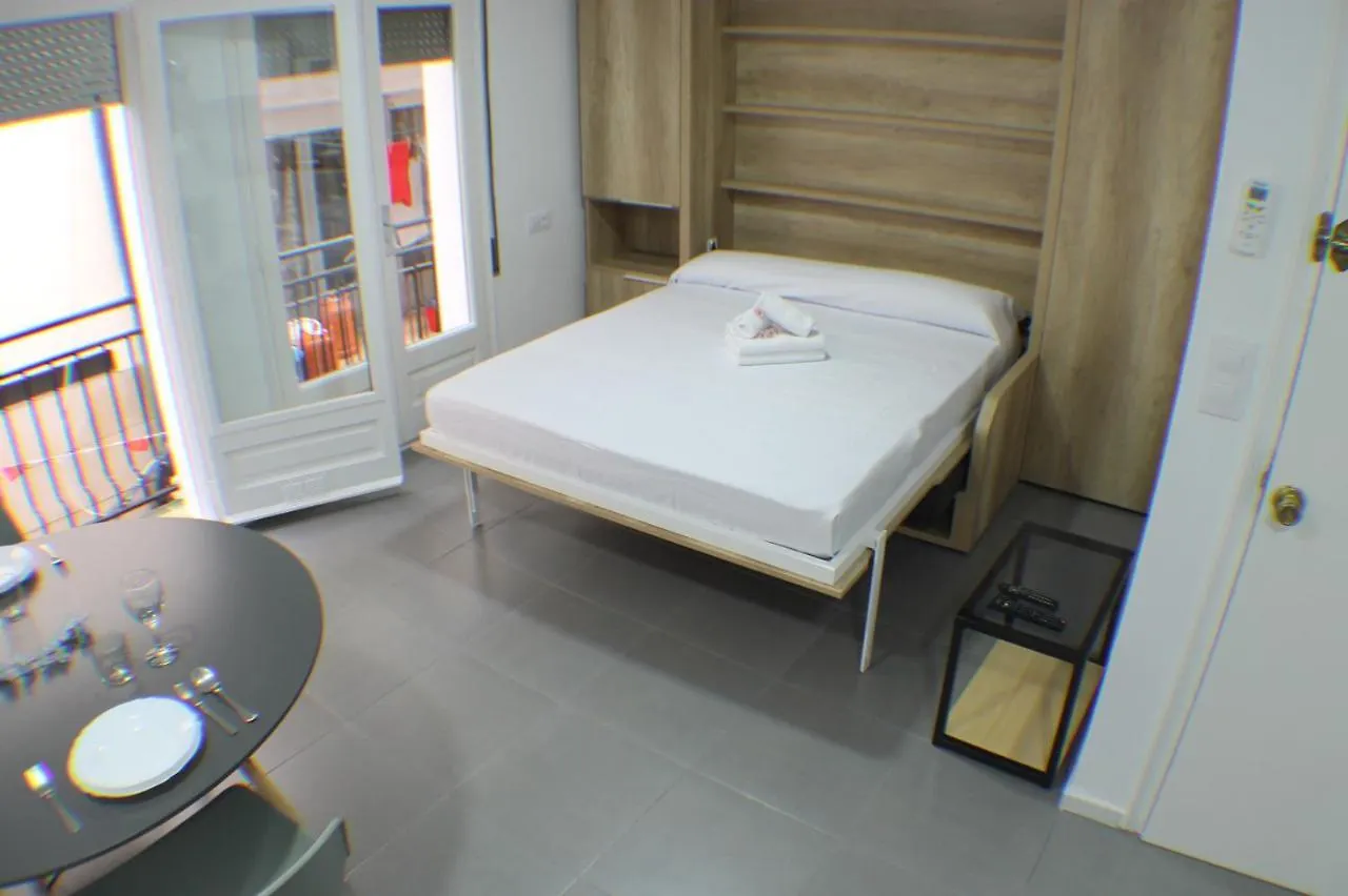 Agi Arago Studio Ρόζες Ισπανία